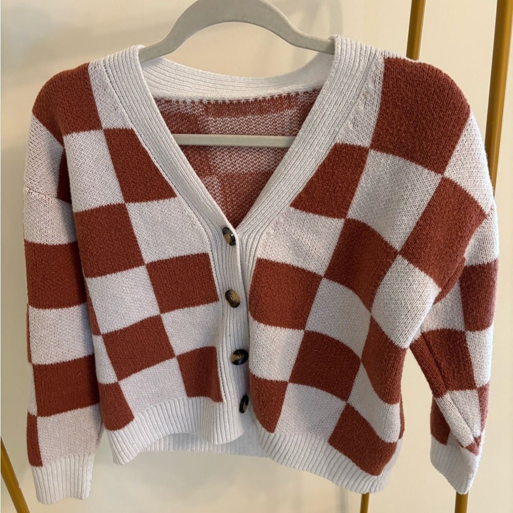 Retro women’s cardigan with checkered pattern